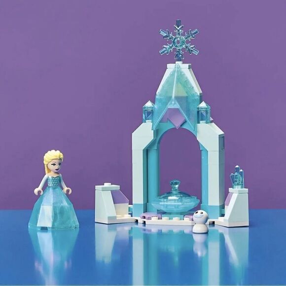 LEGO Disney Princess: Elsa’s Castle Courtyard (43199) - Picture 7 of 7